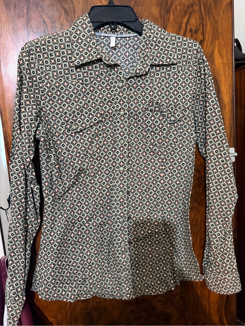 Women’s  Patterned Long-Sleeve Shirt - Black/Beige Geometric
